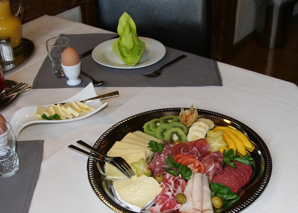Hotel Garni Frohsinn Uttwil ภายนอก รูปภาพ